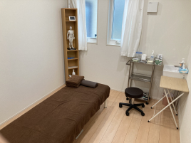 望月鍼灸院 鍼灸施術（大学生以下）（初めての方）のメニュー画像