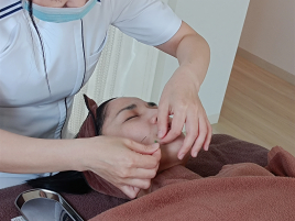 鍼灸サロン AKUA. MANA ヘッドスパ付美容鍼【頭皮から引き上げ！】のメニュー画像