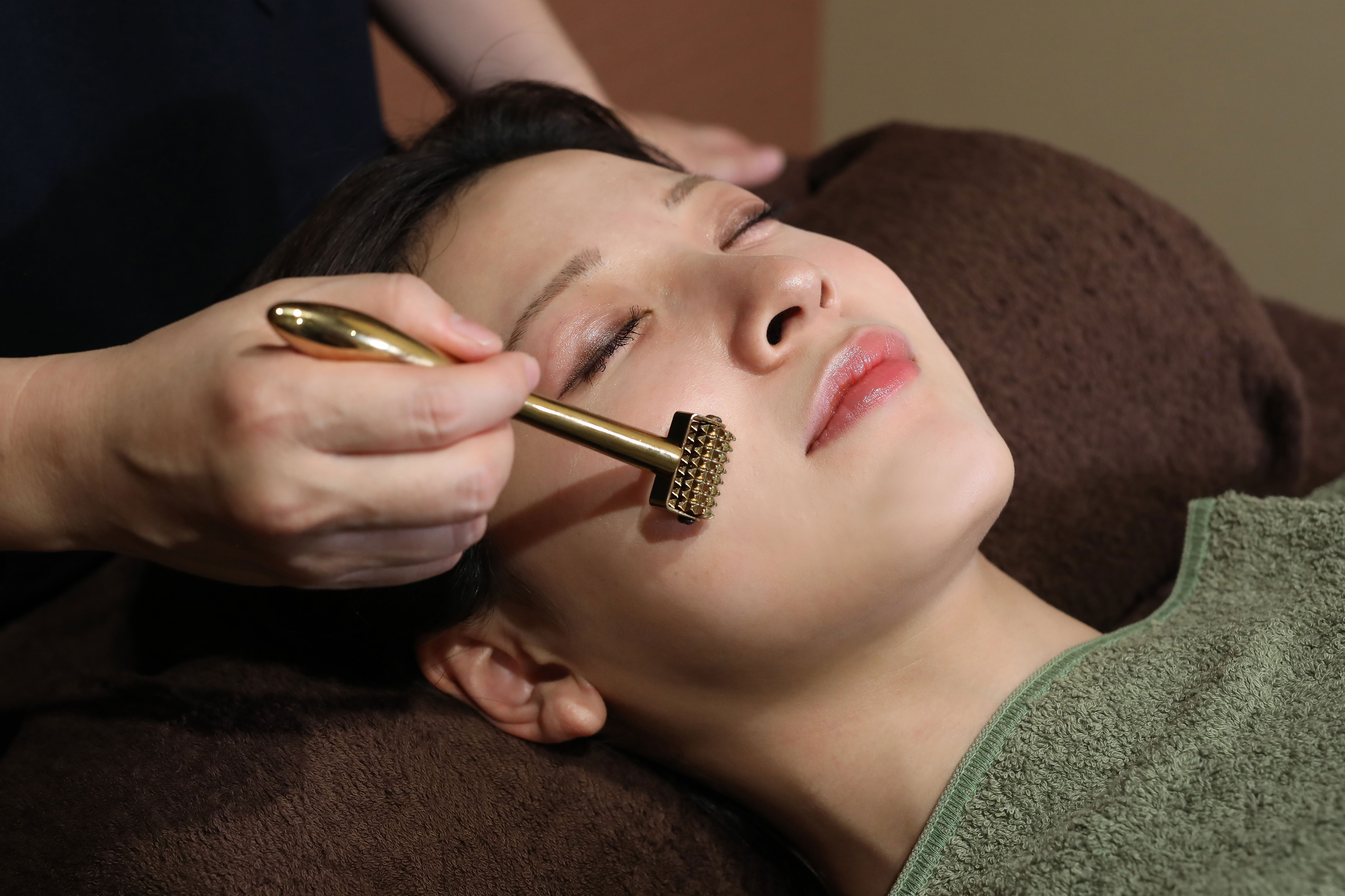 ORIENT THERAPY　ルート治療・鬼神美容鍼（ルート治療ベース）・電気美容鍼・刺さない極美鍼・難聴特化型鍼サロン 刺さない極美鍼　瑠璃鍼コース（お身体と美容）のメニュー画像