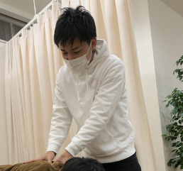 はりきゅう接骨院　HEALINGOFFICE樂のスタッフ画像-0